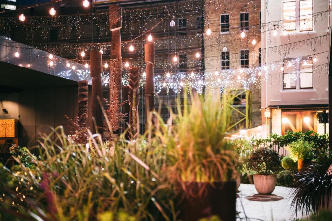 The Hotel Britomart Auckland Kültér fotó The courtyard at the hotel